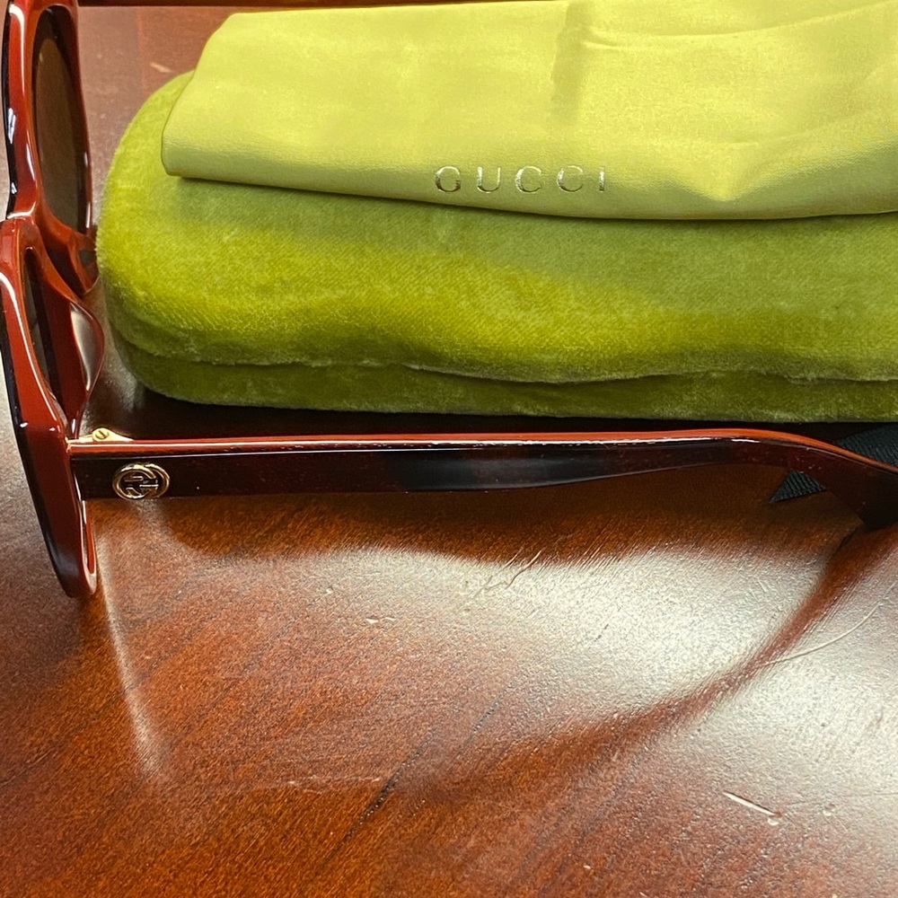Gucci Oversized Cateye Sunglasses - Picture 6 of 6